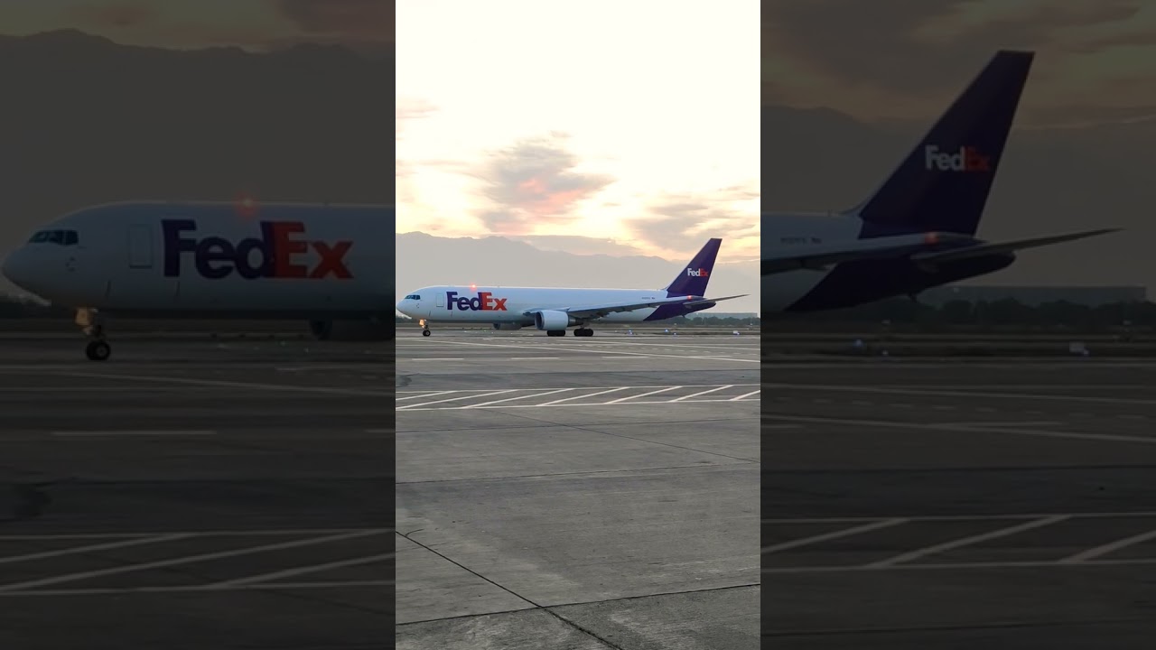 Fedex running in The morning. SCL SUMMER NIGTHS. 