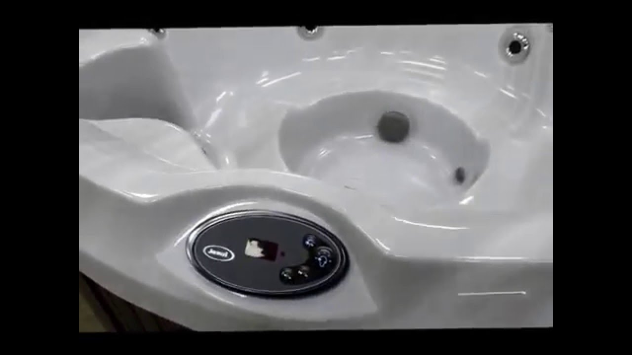 Jacuzzi&reg; Hot Tub J210&trade;