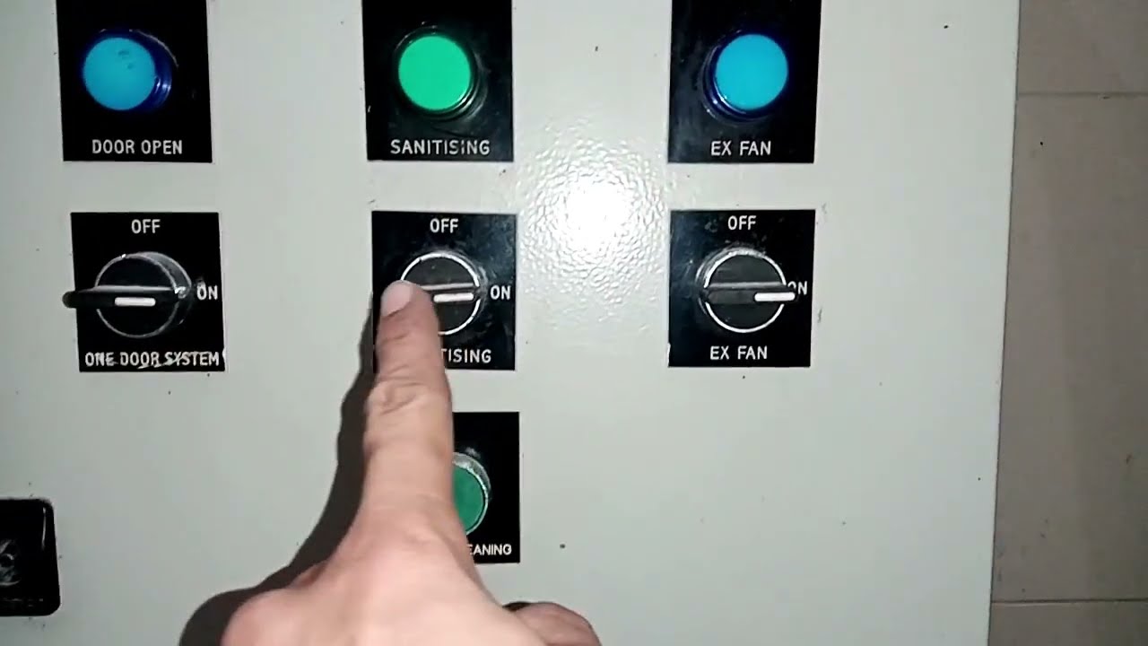 Maintenance staff Ang isa sa mga gawain.