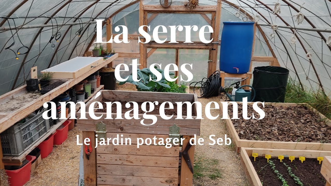 La serre et ses aménagements.