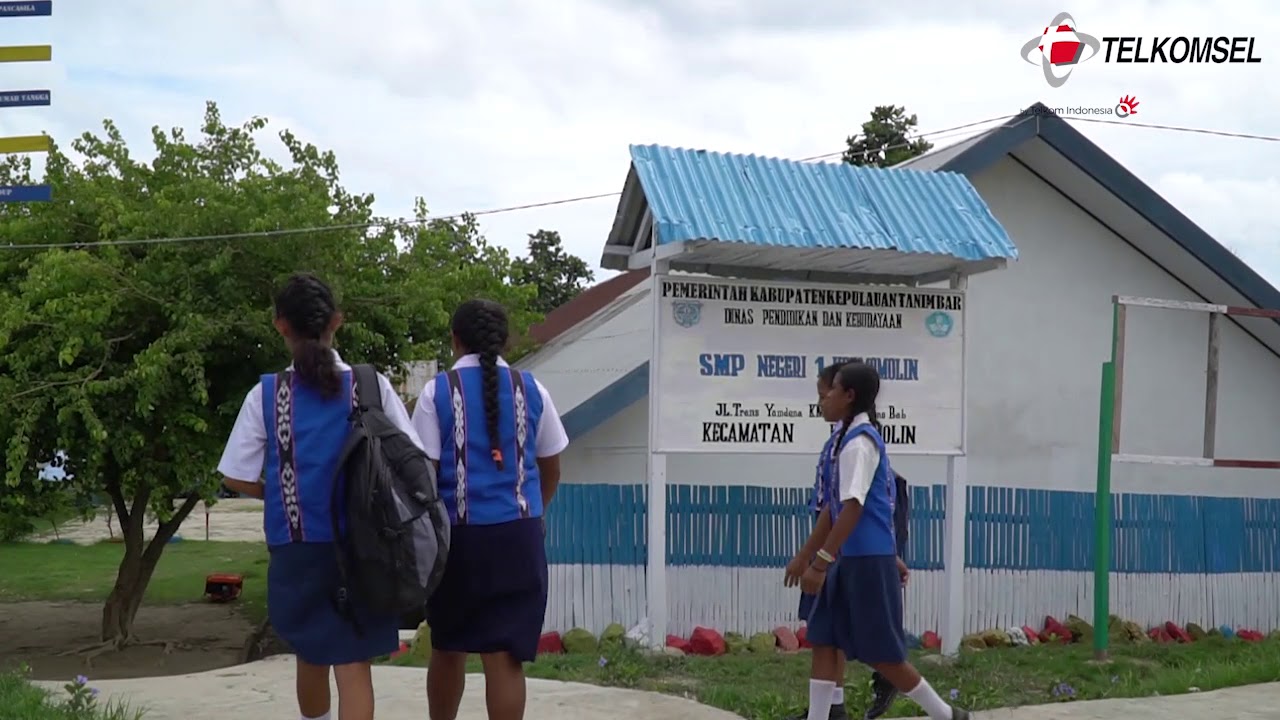 Penyerahan Bantuan CSR Kepada SMP Negeri 1 Kormomolin, Tanimbar. Maluku