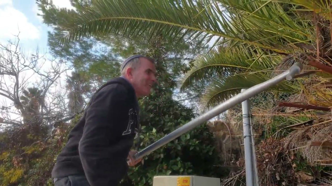 הכנת זרוע לטעינת רכב חשמלי