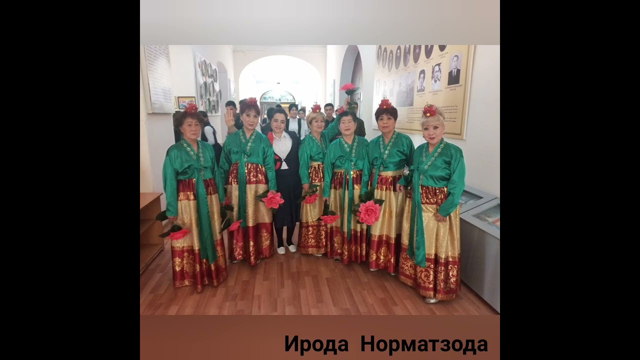 Муборакбодии Наврӯз. Дар иҷрои шодравон Ирода Норматзода ва фарзандаш Ғаниҷон бо ҳамсабақон.
