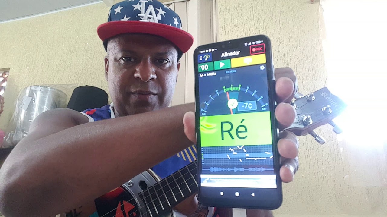 Afinando o banjo ou cavaquinho com afinador digital, sem afinador ou aplicativo de celular.(1)