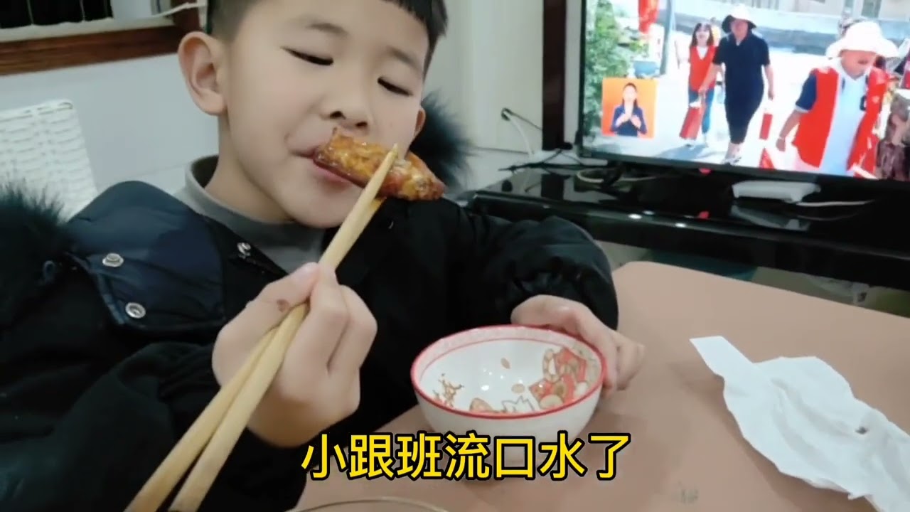 孩子们放假，用空气炸锅烤了两盘鸡翅，孩子们赞不绝口太好吃了