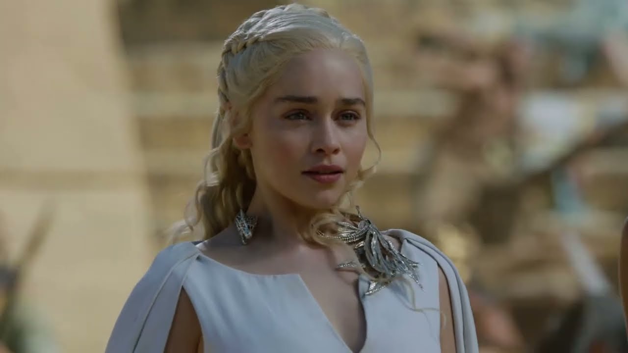 Tr&oacute;nok harca - Drogon meg&eacute;rkezik - Harc az ar&eacute;n&aacute;ban