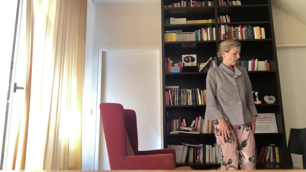 XXL Simulation | Therapeutin lehnt Umarmung ab | Dr. Monika Wogrolly