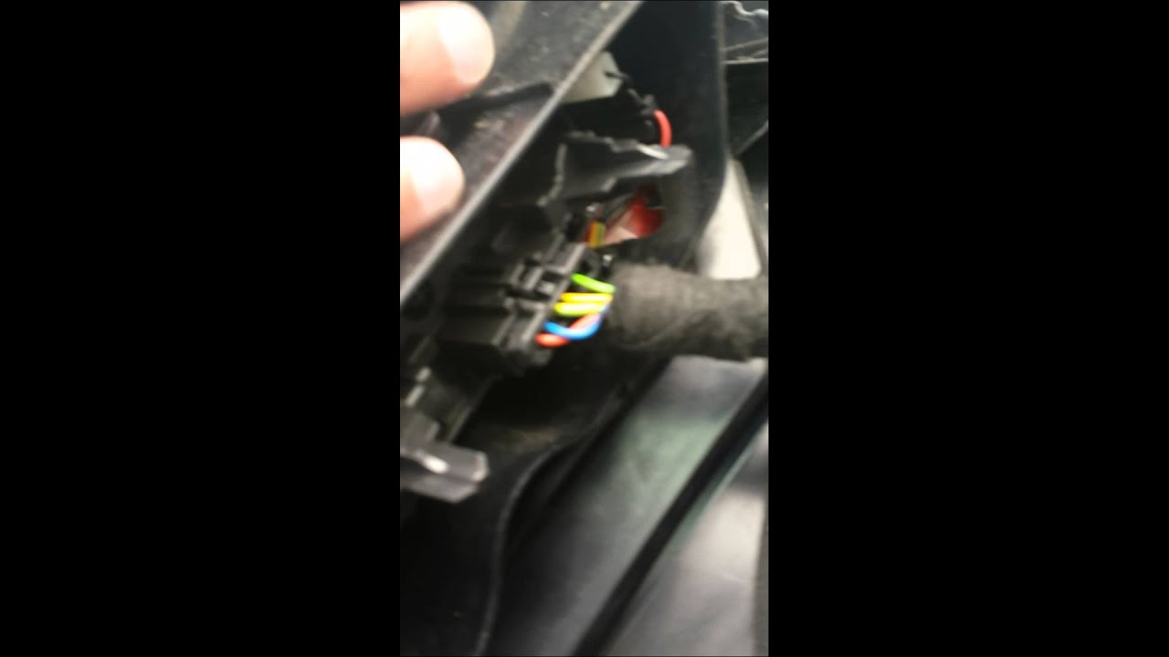 Replacing C4 Grand Pcasso break bulb