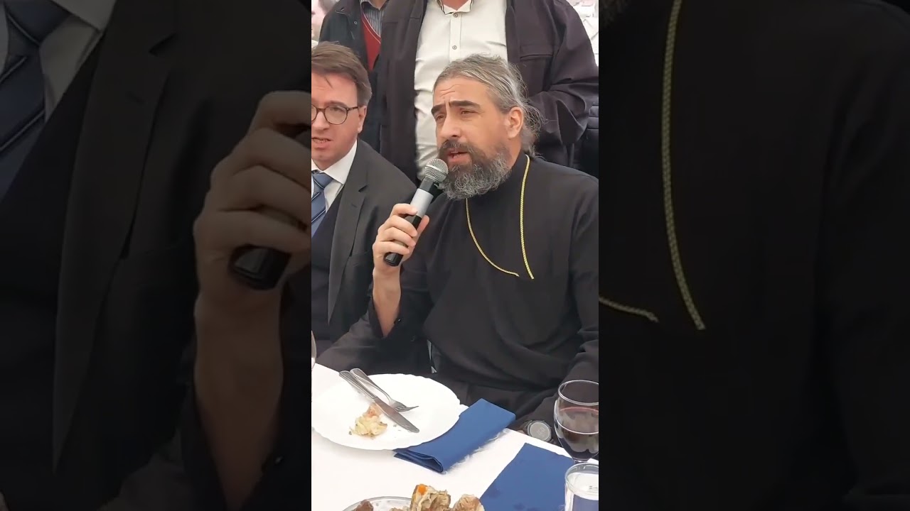 Vladika Metodije pjeva Kaćušu u društvu Ruskog ambasadora u Crnoj Gori