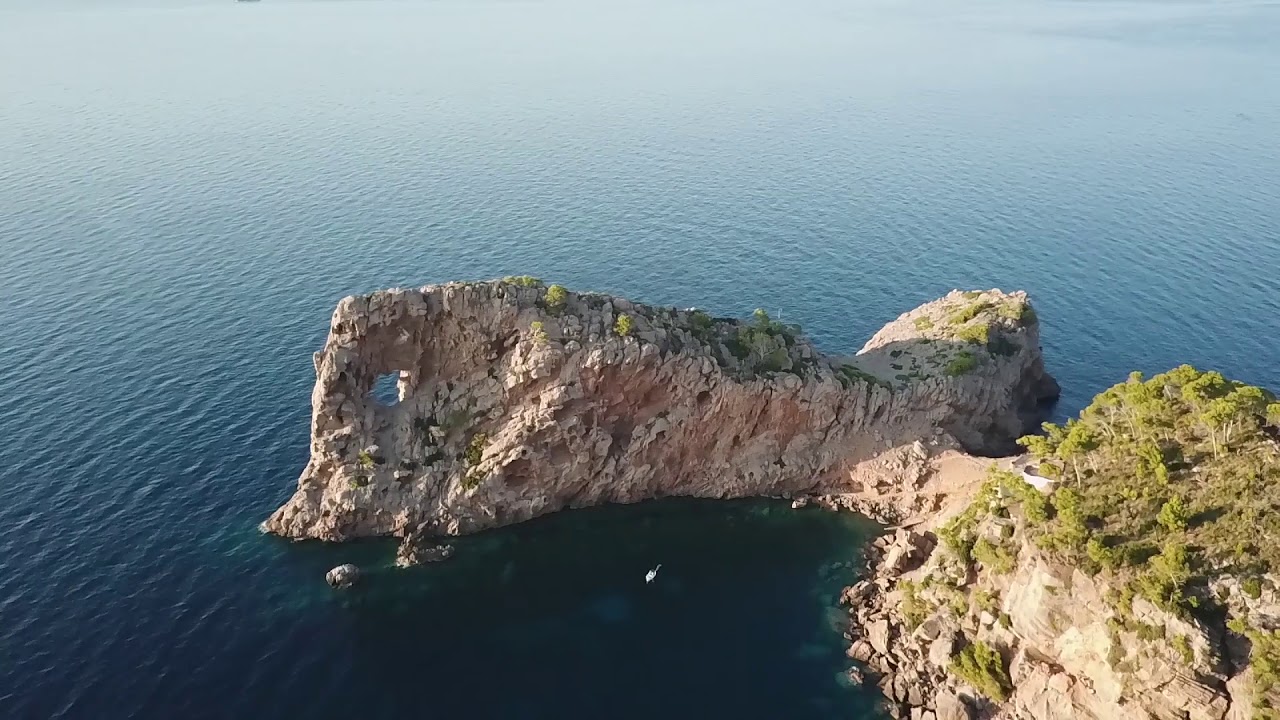 Paraisos de Mallorca desde el aire. Beautiful paradisiac places of Mallorca seen from the air.