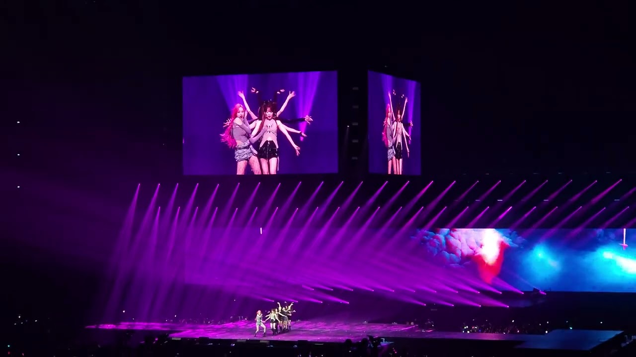231015 - EL7Z UP - Special Stage | La Defense Arena | MCountdown in France