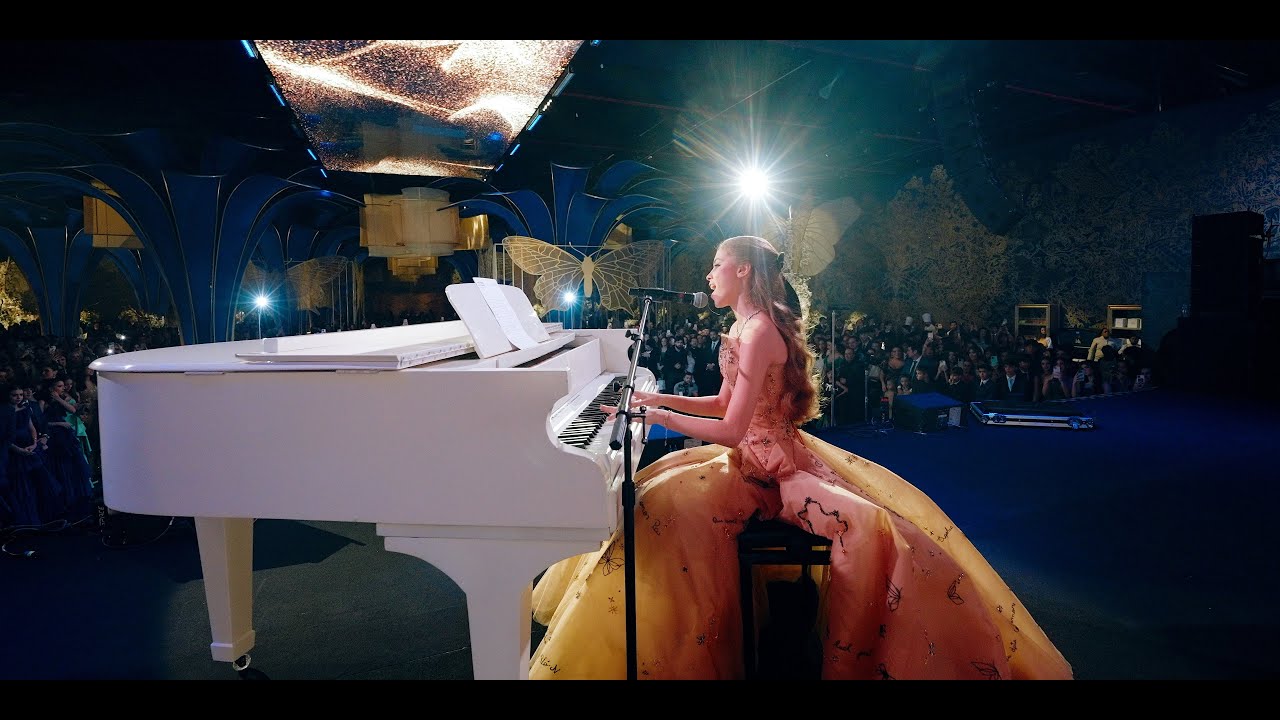 Entrada Debutante Hanna Locks cantando louvor SANTO ESPÍRITO em sua festa de 15 ANOS  // 4K UltraHD