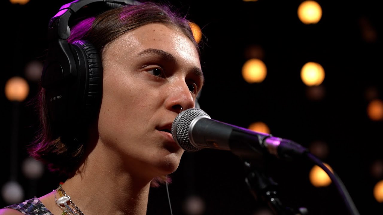 Merce Lemon - Backyard Lover (Live on KEXP)
