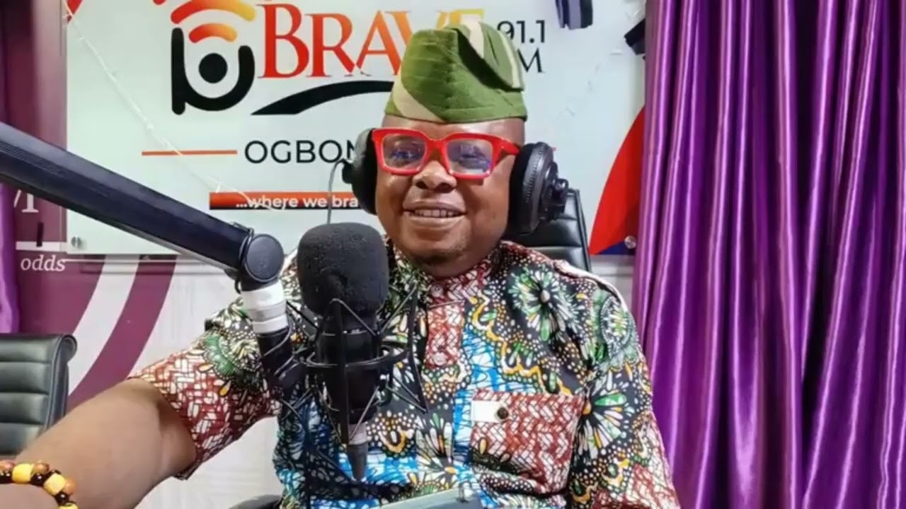 Mixed reactions as Buhari warns against turning politicians into job providers.