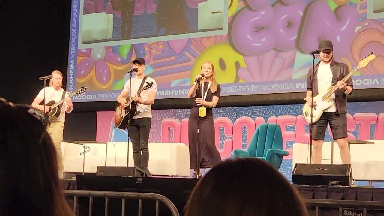 Loving Caliber Live Performance at Aphmau Vidcon Panel 2024 (Live Audience Reaction)