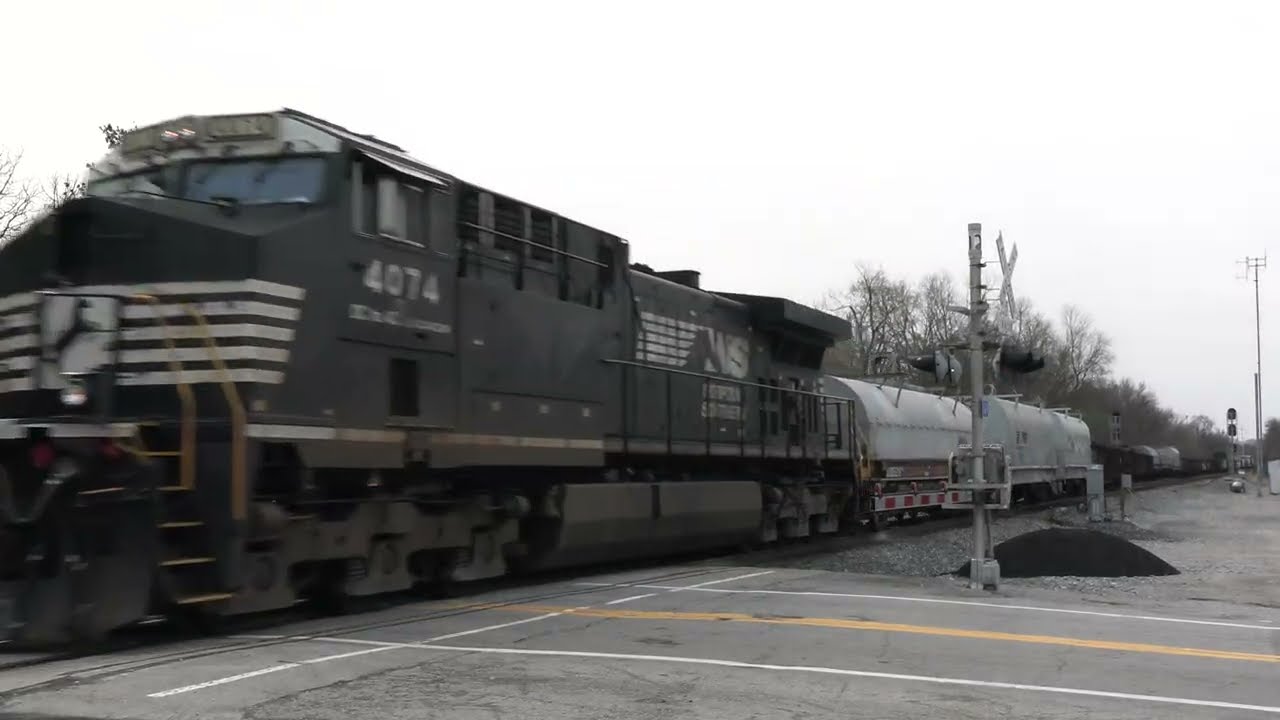 NORFOLK SOUTHERN GE AC44C6M Northbound Manifest Mix Freight