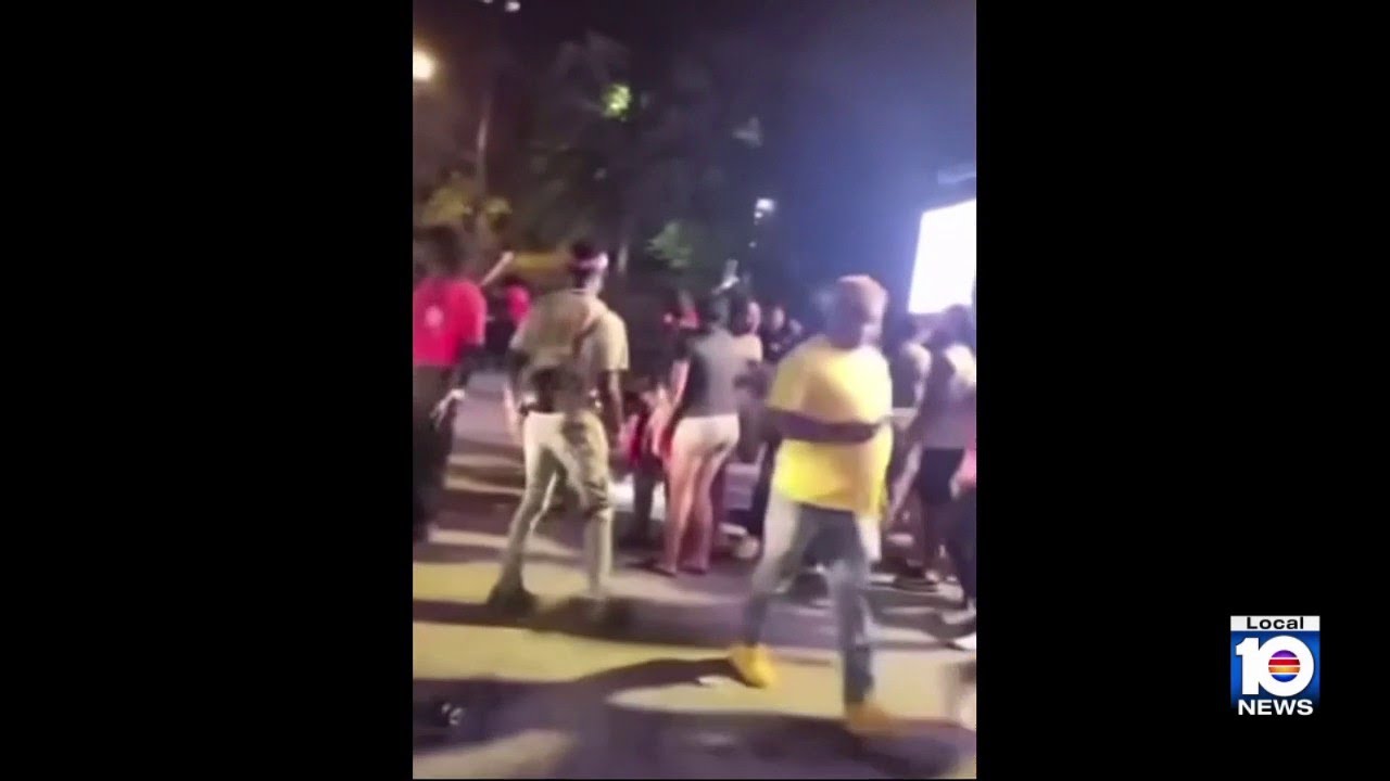 В результате стрельбы на фестивале Taste of Miami Karnival погиб 1 человек, 2 получили ранения.