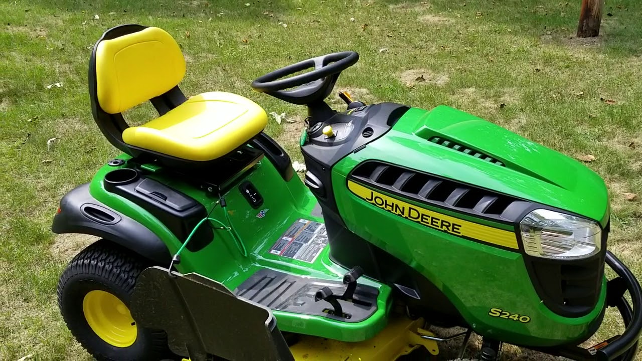 John Deere S240 Lawn Mower