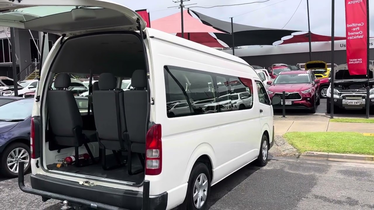 2018 Toyota Hiace Commuter bus!