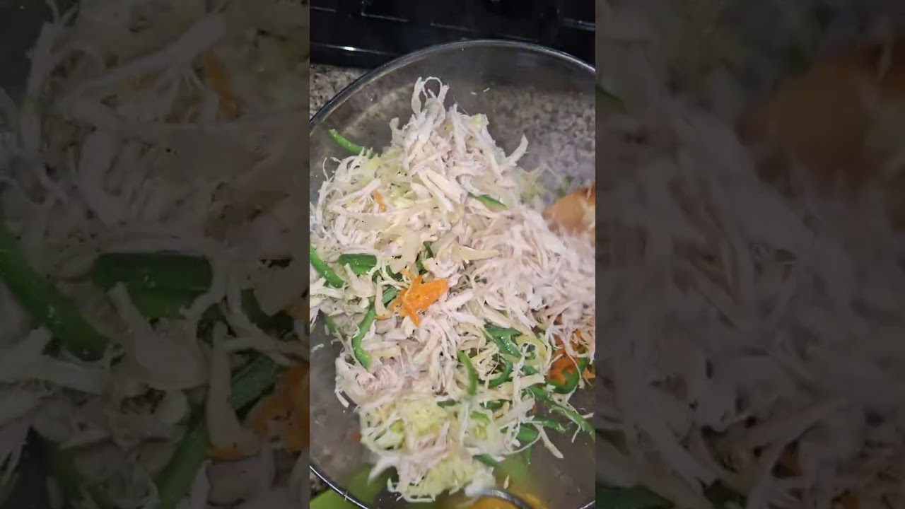 Preparando para unos sándwiches salvadoreños super deliciosos