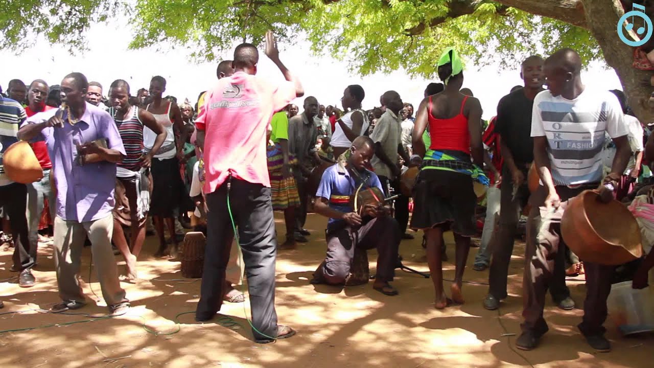 Ribbe Ber (Drummers) 'Aparo Wota' (Singing Wells)