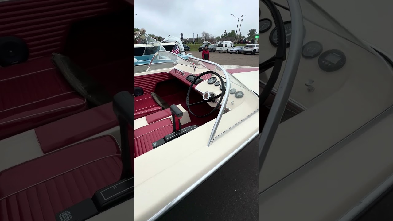 Glastron Jetflite. One of my favorite old school hot boats. Classic boat with modern engine.