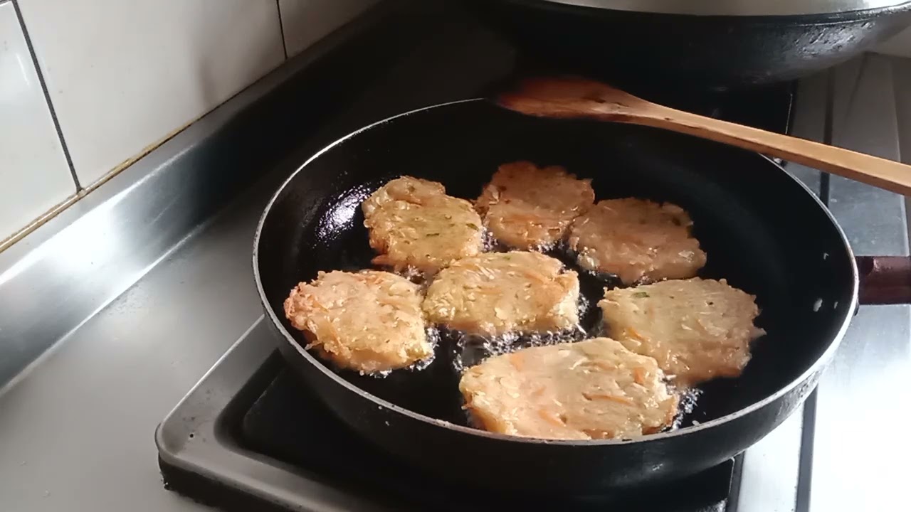 Goreng bakwan pesenan ibu Lilik