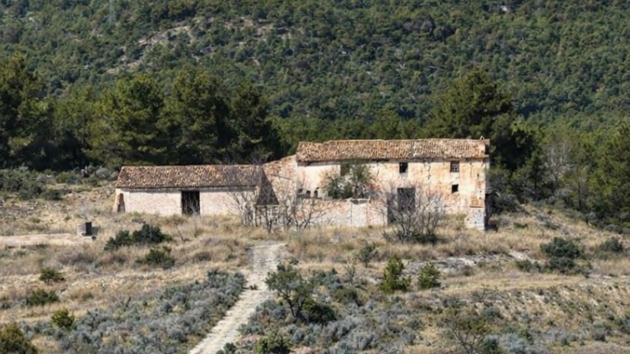 CASA ABANDONADA SIN HEREDEROS en el BOSQUE  | Casas Abandonadas Urbex