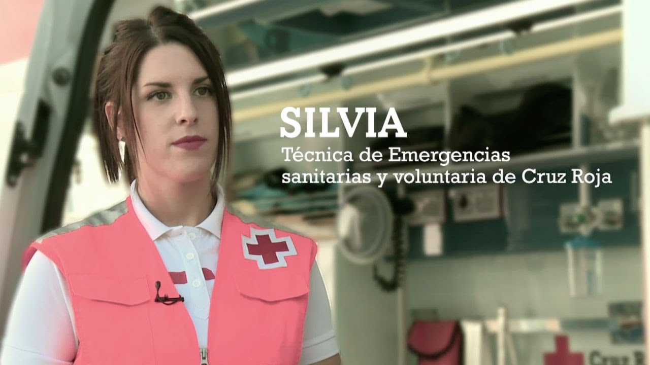 Silvia, t&eacute;cnico de emergencias sanitarias y voluntaria de Cruz Roja