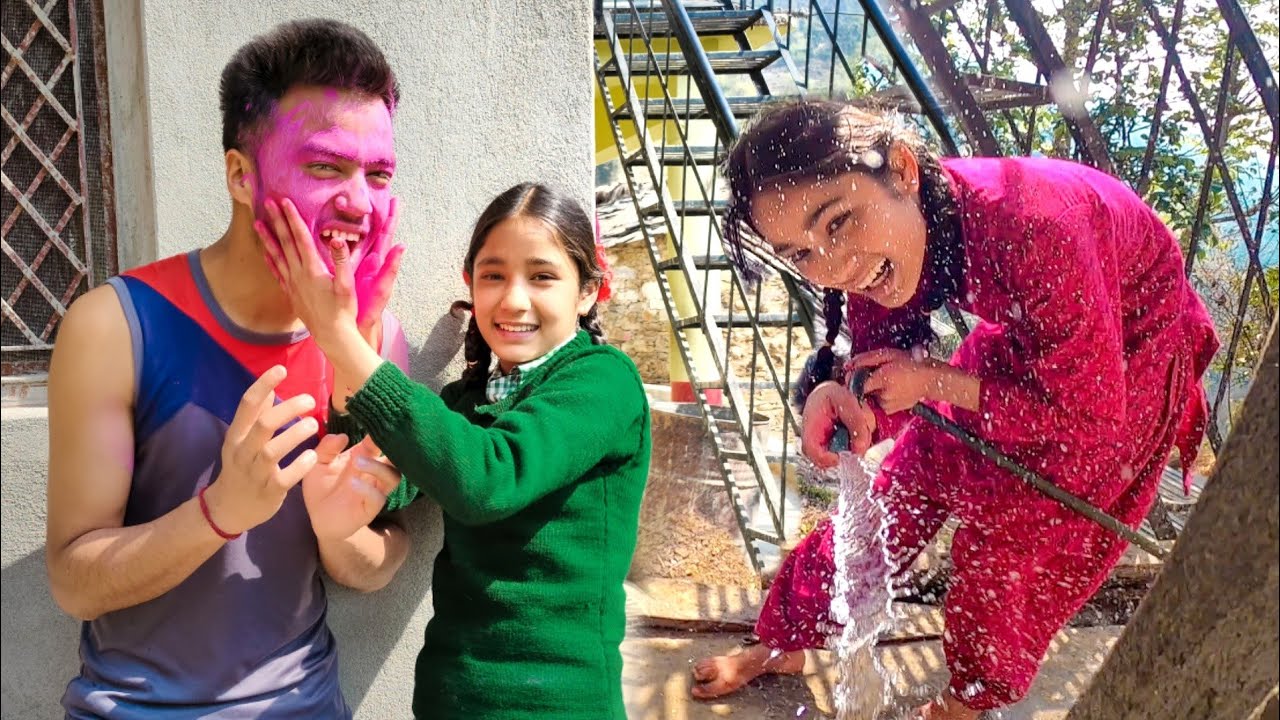 Nikita Ne Manayi Khatarnak Holi || Ye Rang Kese Niklega || Namaste Pahad Vlogs With Nikita