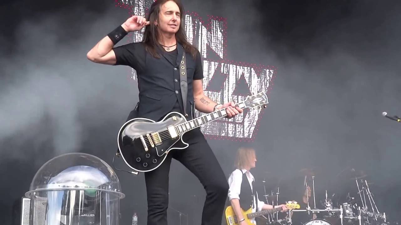 2016/06/18 - Thin Lizzy playing The Boys Are Back In Town