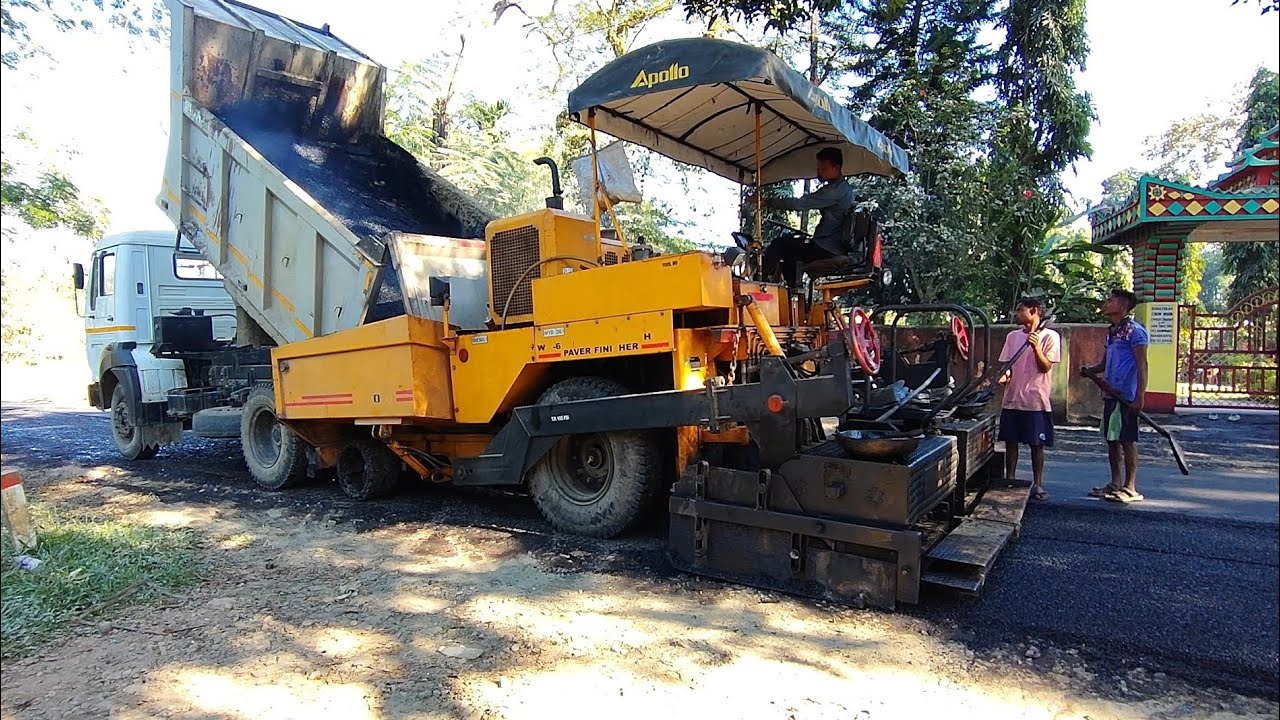 Apollo Paver, Escorts Roller & TATA Dumper Machine Video of black top carpating time