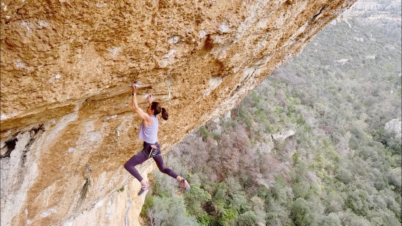Birte Gutmayer Climbing Coma Sant Pere 8c/+ in Margalef, Spain