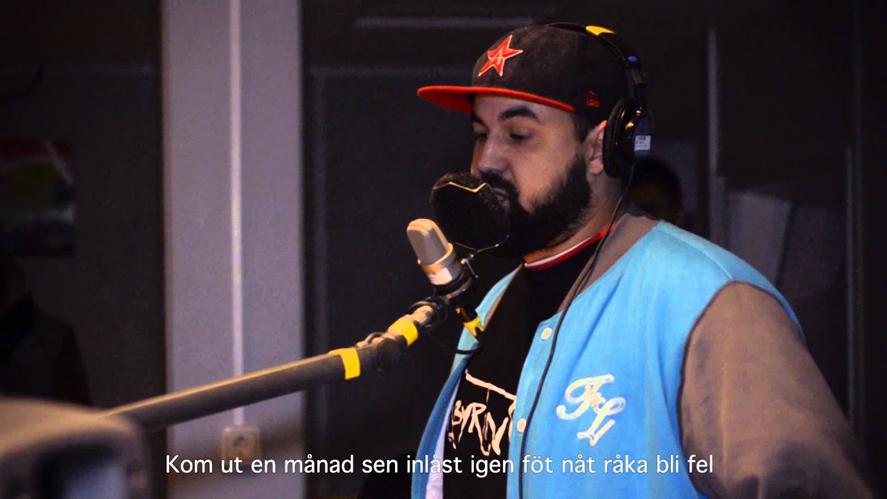Aki - D&aring;rhus live i K&auml;rleksattacken #r&ouml;dnovember