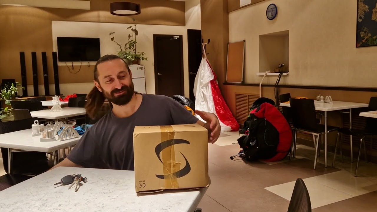 Sup Air Pilot Helmet 380 g. unpacking Распаковка одного из самых легих парапланерных шлемов.