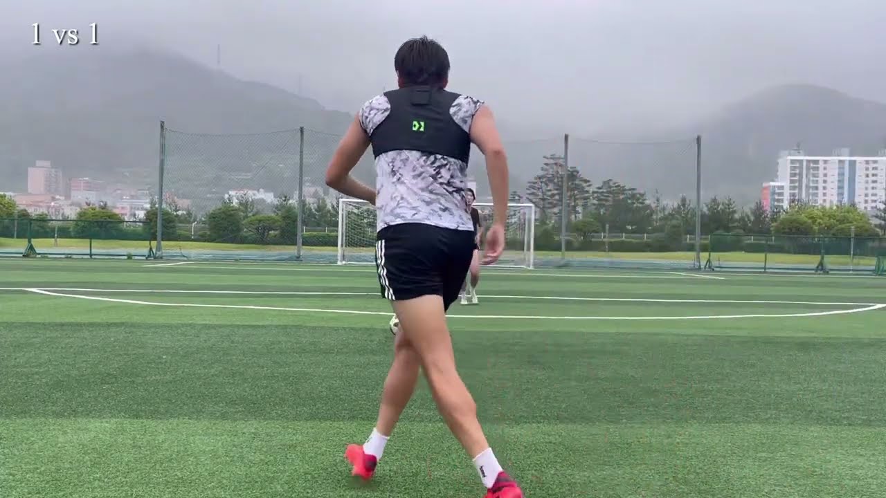 (최건성운동) 비오는날 지리게 축구하기⚽️ | 고등학생 대학생 축구 현역 | 04년생 축구선출 | 04년생 축구유학 준비