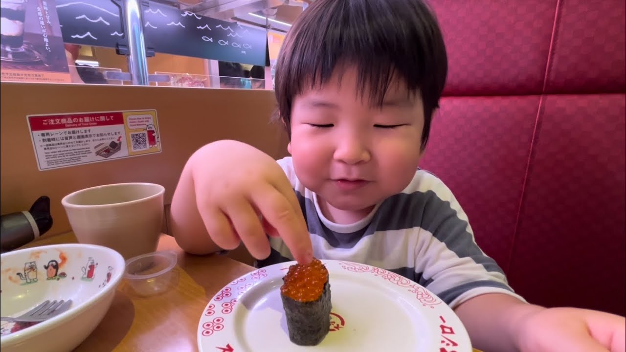 【3歳７ヶ月】スシローで食べまくる！ [3 years and 7 months old] Eating at Sushiro!