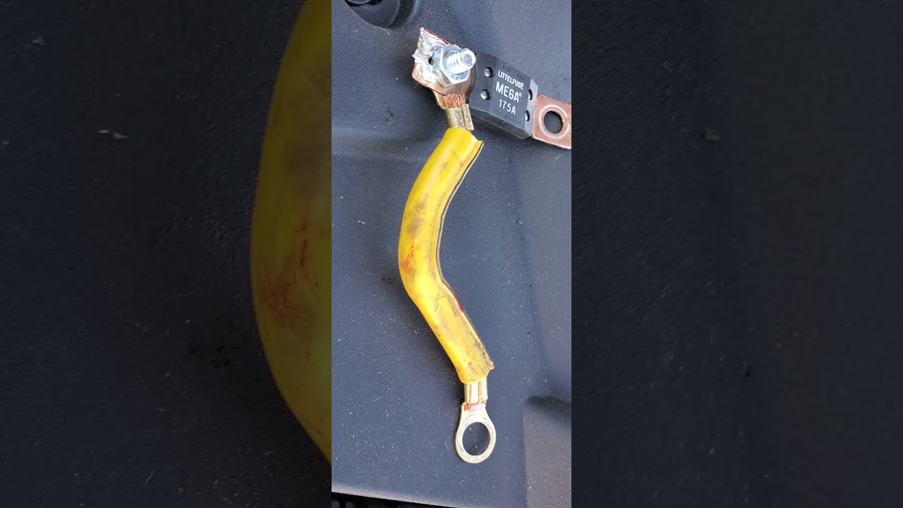 2016 GMC Sierra 1500 one headlight on the other off.... mega fuse