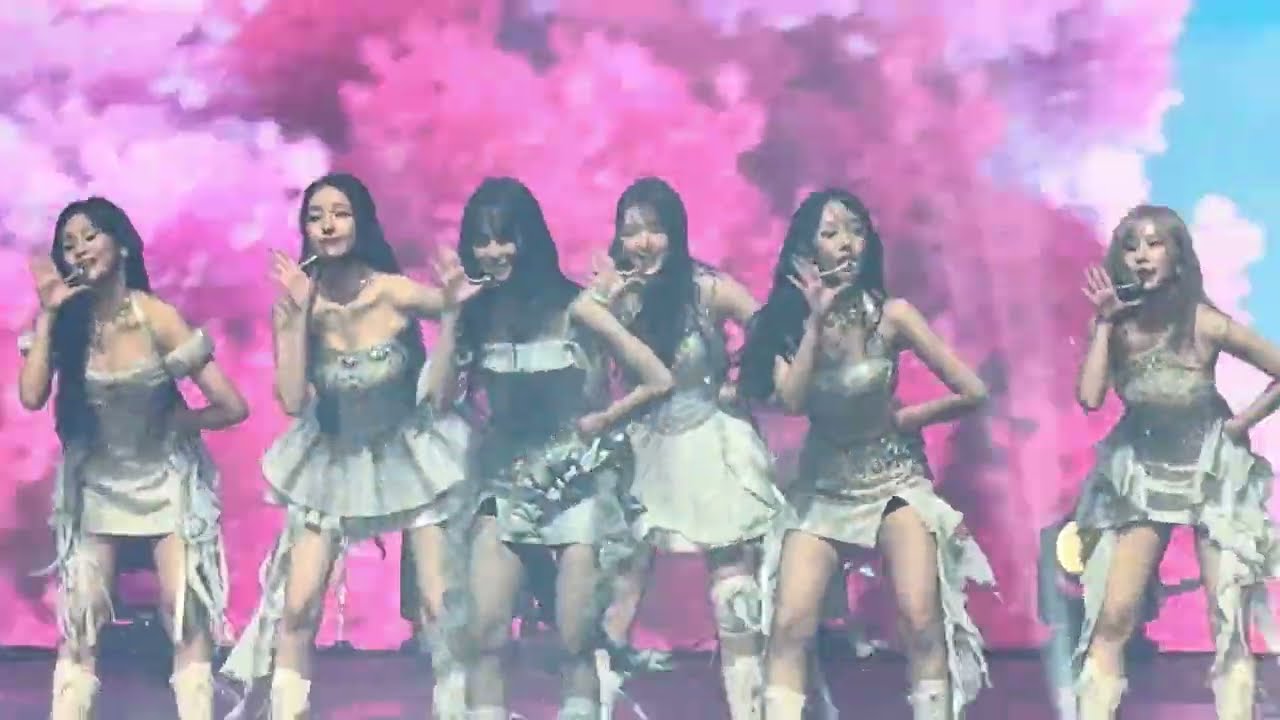 250117 - GFRIEND 여자친구 Love Whisper - Seoul, South Korea Season of Memories 2025 version Olympic Hall