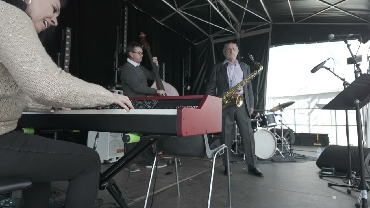 Andre Villeger & Ramona Horvath Quartet