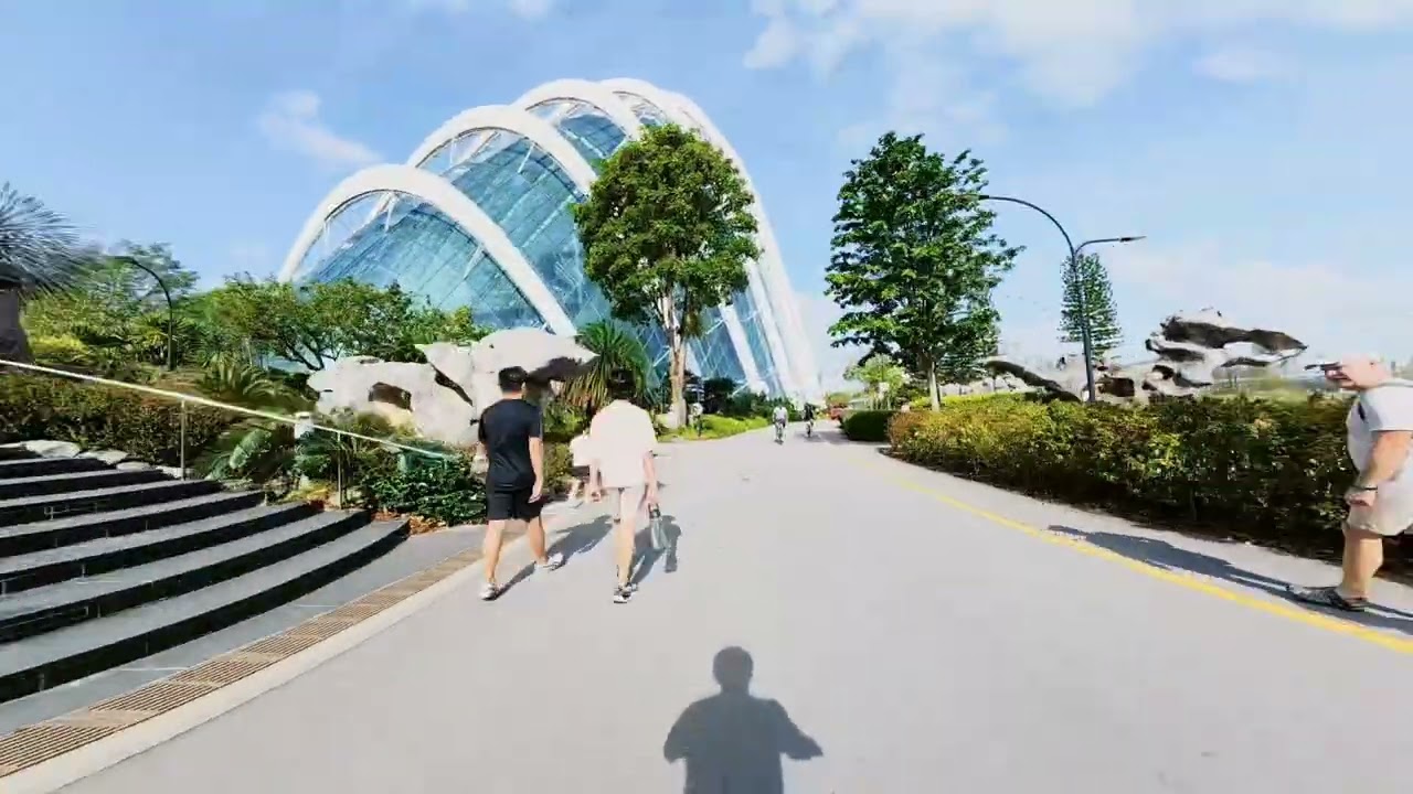Cycle around Singapore 🇸🇬 I MBS I Lau Pa Sat food centre.