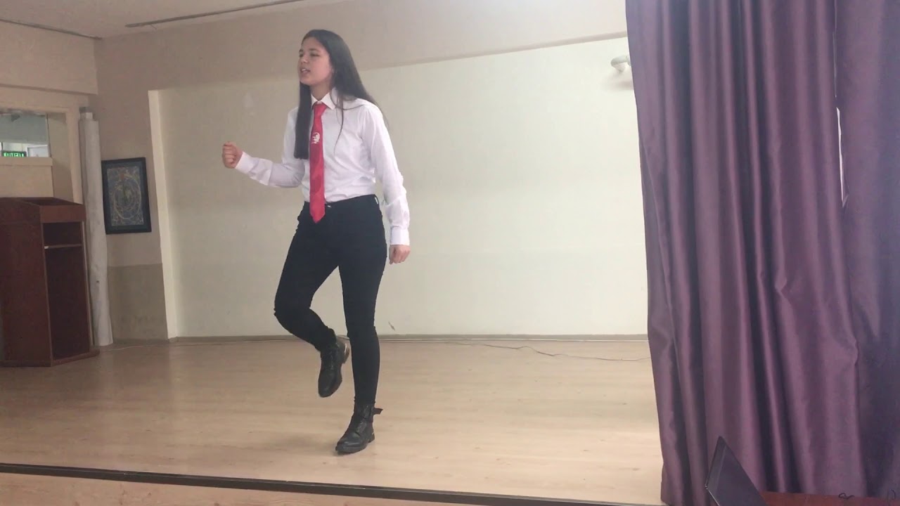 İlçemizde dereceye giren 50. Yıl ortaokul öğrencisi Nilsu kocaoğlu istiklal marşını okuma yarışması