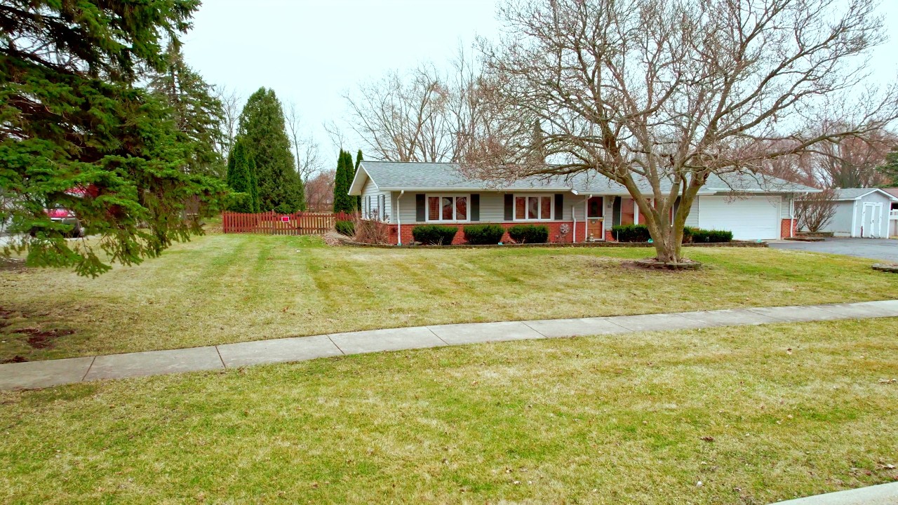 Aerial video of 835 Bryn Mawr Ave, Bartlett IL Real Estate