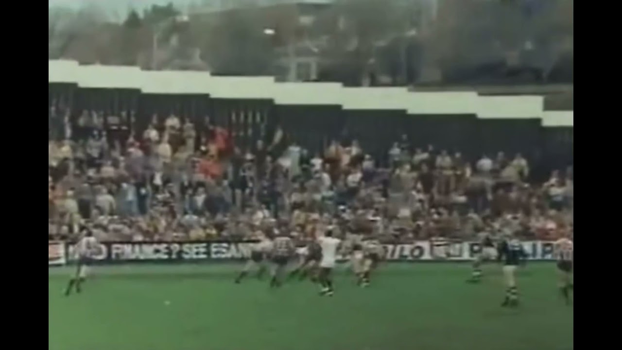Classic crowd footage at Arden St North Melbourne in 1978. North versus the Saints.