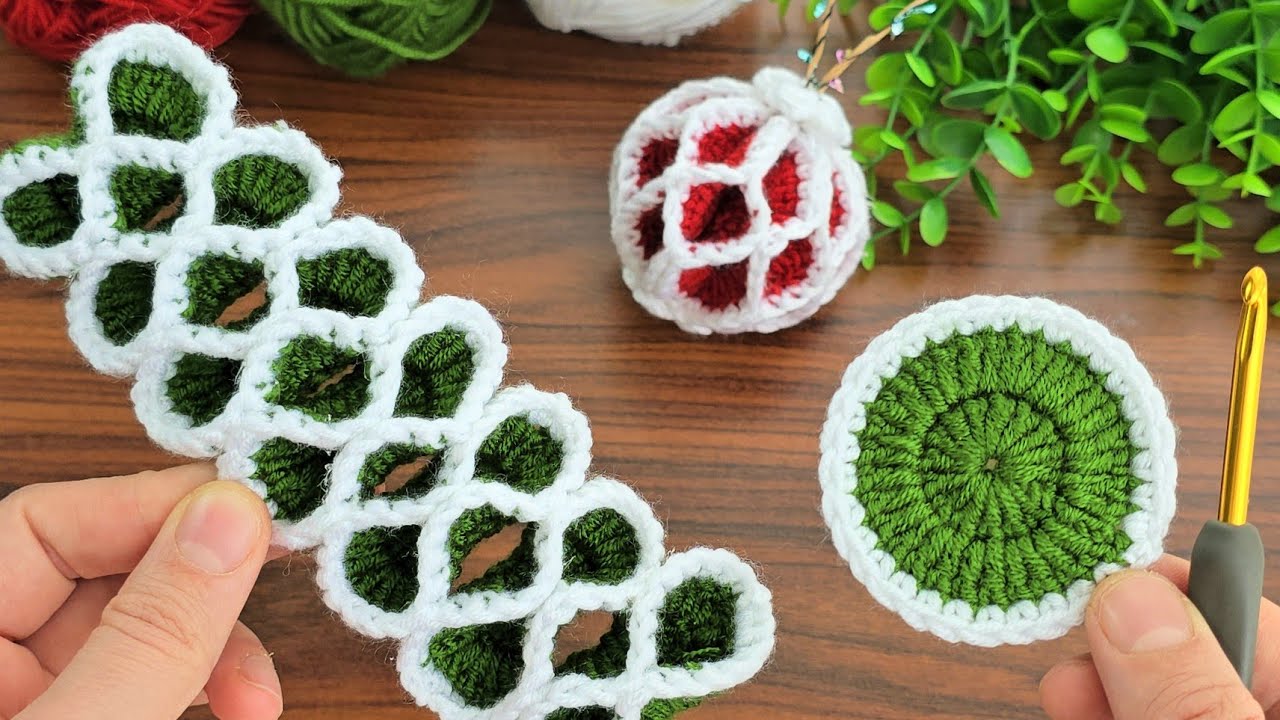 CROCHET CHRISTMAS : How to Crochet The Christmas Ball Ornament Pattern | Crochet Tutorial