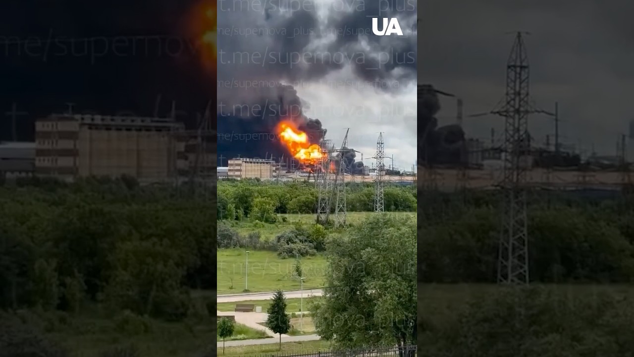 Ukraine spent TWO MONTHS disabling MOSCOW'S AIR DEFENSE before striking oil refineries #shorts