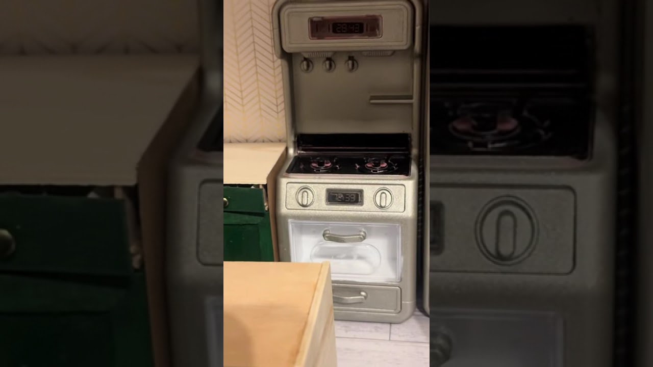 Dollhouse kitchen Reno 