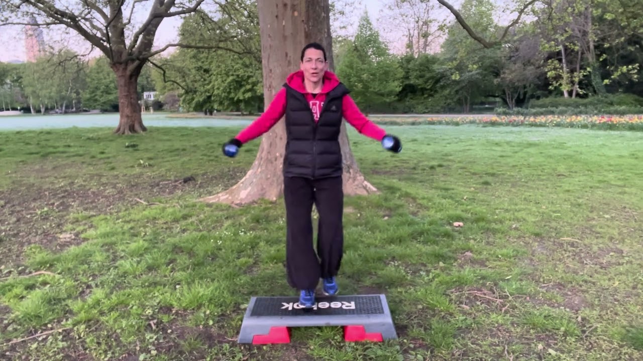 Morning Energy Workout (mit Step und Hanteln)
