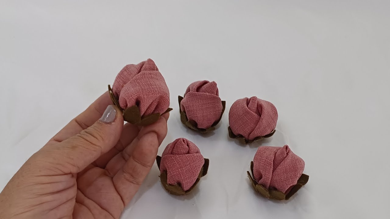 como fazer botão de rosa de tecido,rosa de tela #diyflower