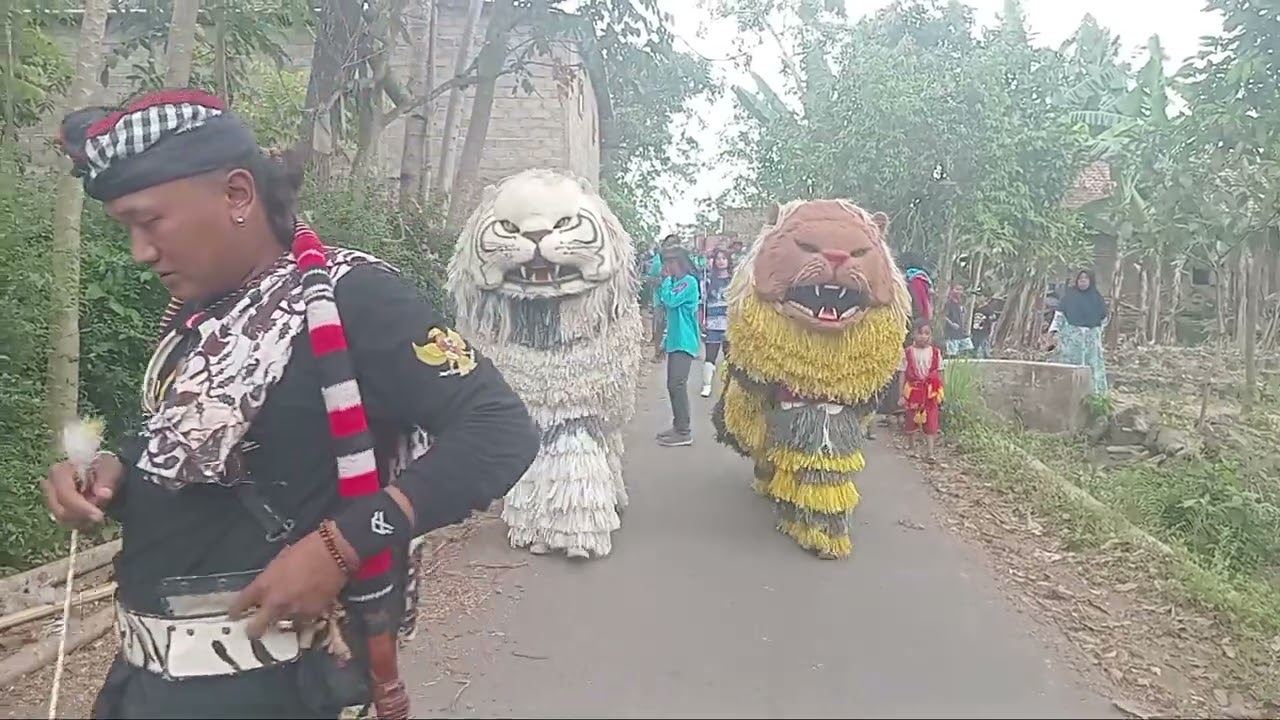 Saksikan drum bend cahaya muda . Di sumber lesung ledokombo .🥰💪